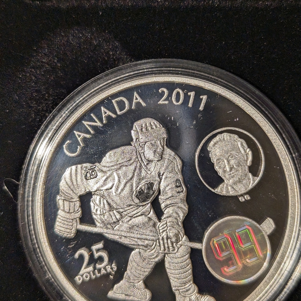 Wayne Gretzky limited edition Hologram $25 silver coin